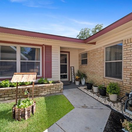 Family And Pet Friendly Stay - 15 Min To Downtown Six Flags Seaworld Very Close To Hospitals San Antonio Exterior photo